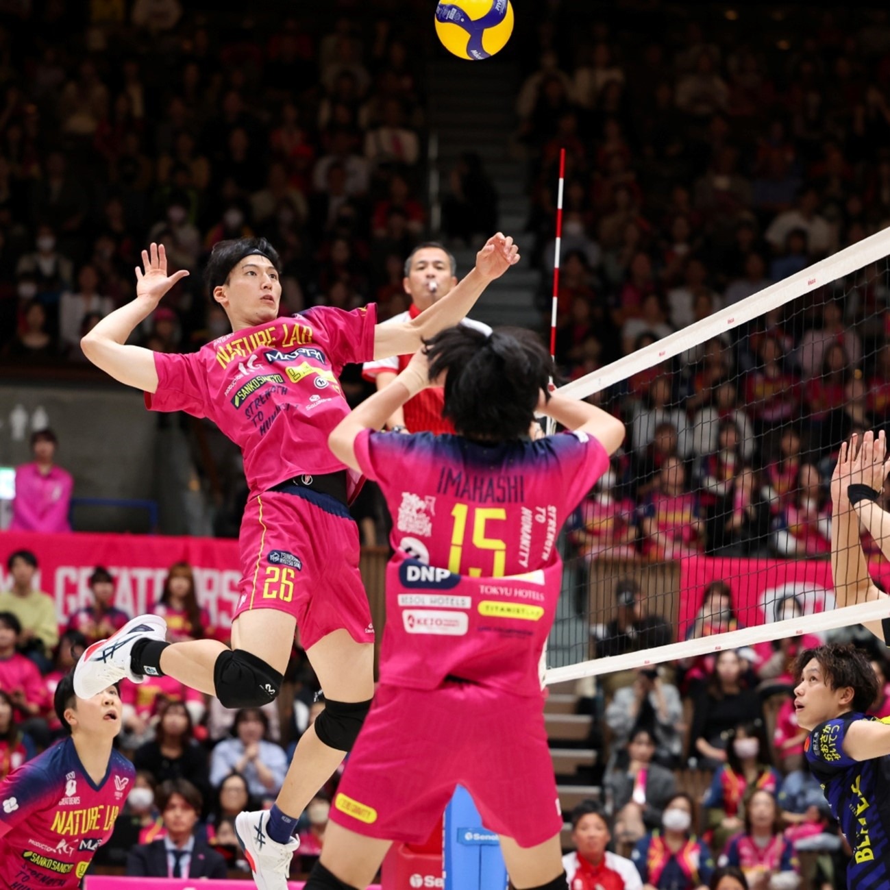 [CBA]萨姆纳借挡拆突破 大步流星上篮得手