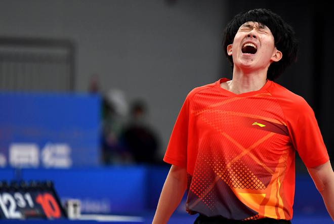 力使他在防 力使他在防