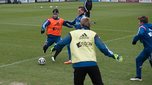 另一边是仍 另一边是仍